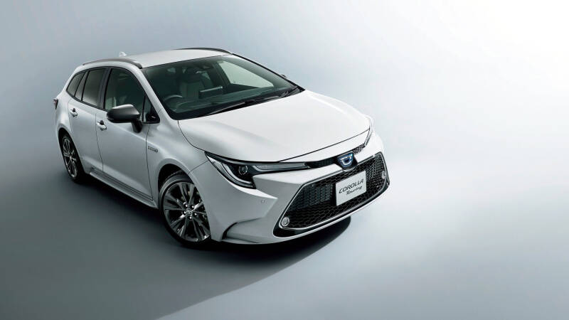 Какой подержанный праворульный автомобиль можно купить по цене Lada Vesta