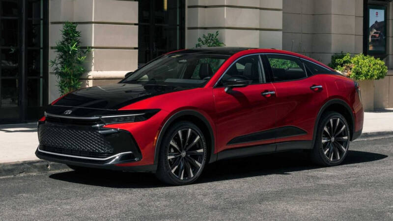 В Россию привезли Toyota Crown, но это не седан