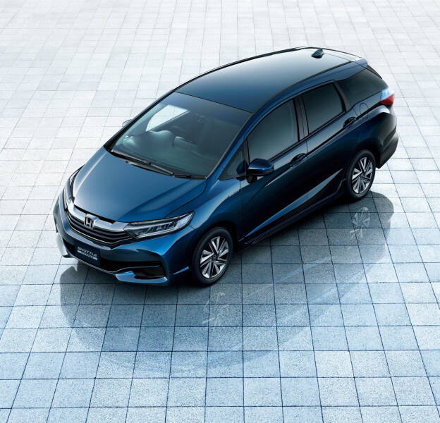 Какой подержанный праворульный автомобиль можно купить по цене Lada Vesta