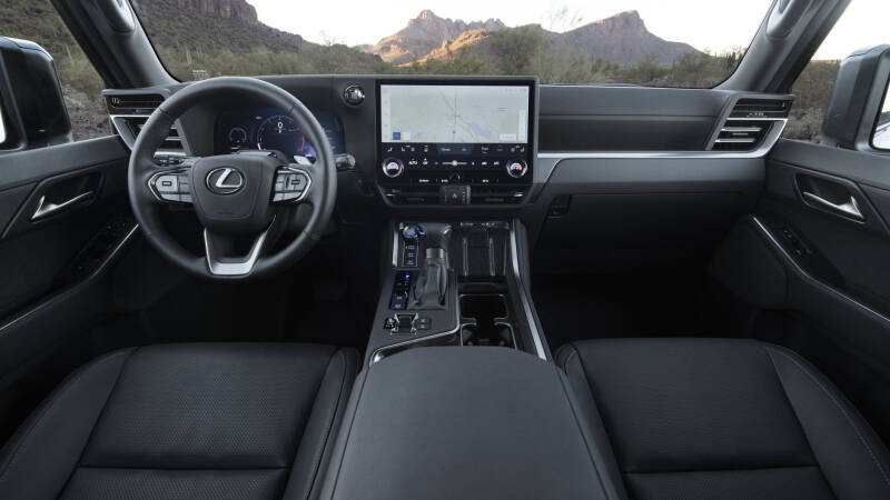 В России продают новый Lexus GX