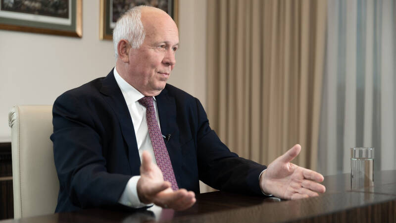 Чемезов выступил за регулирование ввоза собранных автомобилей в Россию