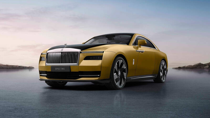 Как сейчас покупают новые Rolls-Royce в России