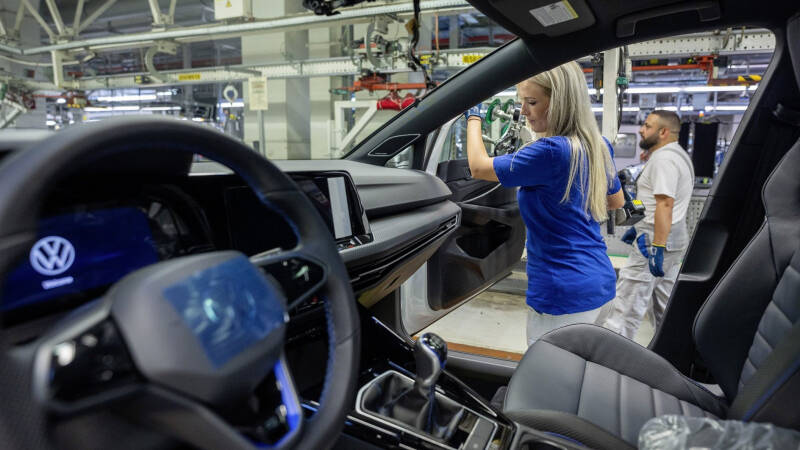 Эксперты рассказали, чем грозит закрытие заводов Volkswagen и Audi